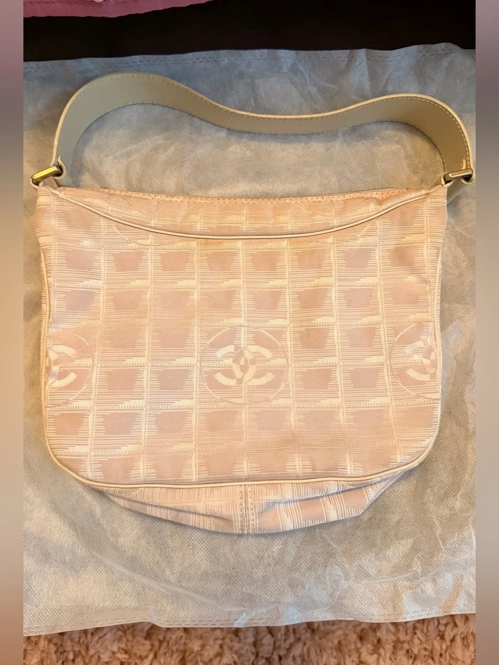 CHANEL shoulder bag
